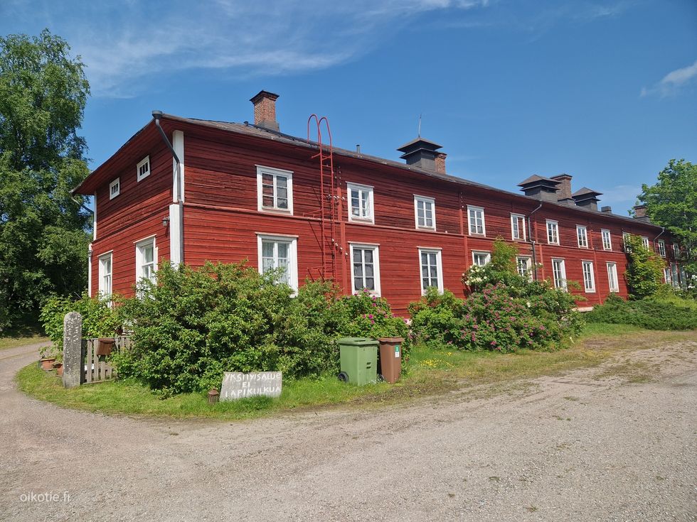Julkisivu