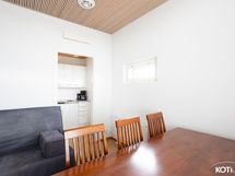 Taloyhtiön takkahuone, keittiönurkkaus