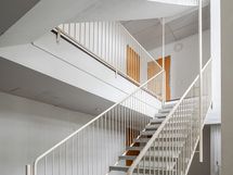 Siisti rappukäytävä.