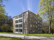 Parveke sisäpihan puolella