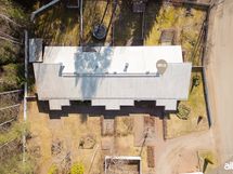 Päätyhuoneistossa on todella iso piha.