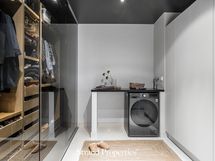 Vaatehuone ja kodinhoitohuone alakerrassa