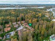 Metsäpoluilta löydät merelliset Vartiokylänlahden maisemat