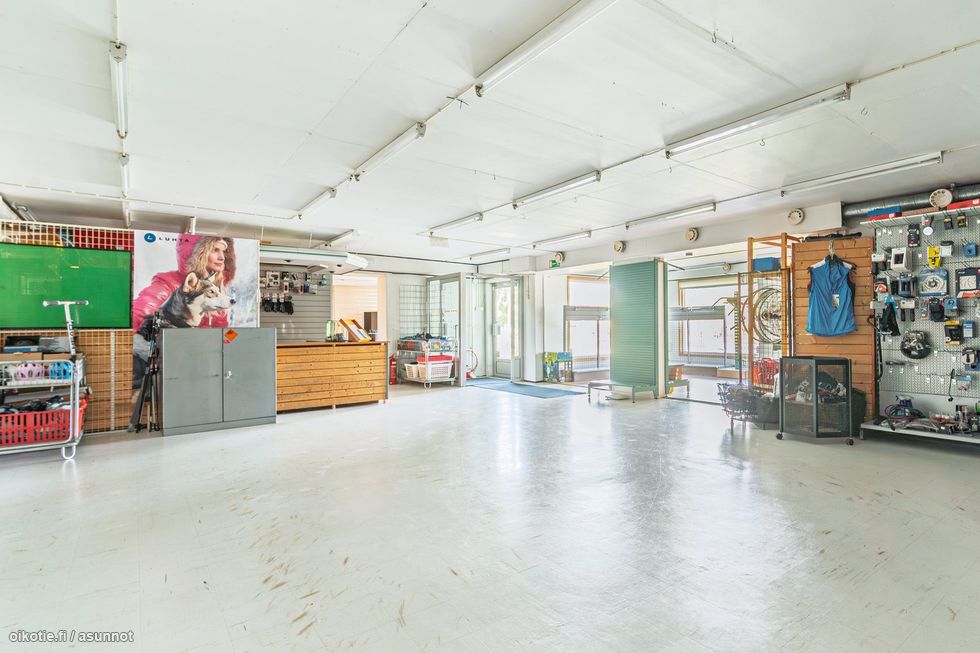Alakerrassa sijaitseva varastotila.