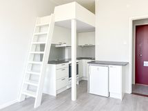 Remontoitu ja valoisa viidennen kerroksen koti.