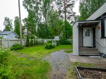 Suojaisa etupiha / Skyddad gård på framsidan