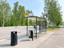 Bussipysäkki löytyy heti talon vierstä