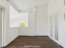 2.kerroksen makuuhuone