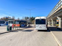 Mellunmäessä on erinomaiset bussiyhteydet.
