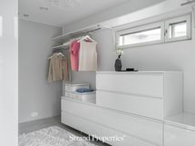 Walk-in-closet