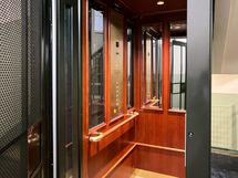 Taloyhtiössä on hissi.