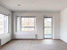 Olohuoneesta käynti parvekkeelle