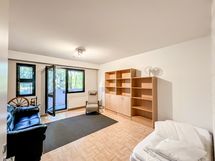 Kodikas ja tilava parvekkeellinen kaksio luonnonläheisellä paikalla. Olohuone ja parveke etelään.