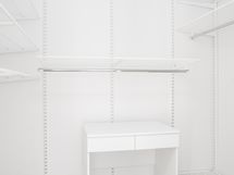 Makuuhuoneen yhteydessä vaatehuone