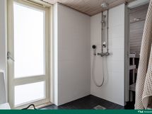 Käynti terassille ja pihalle