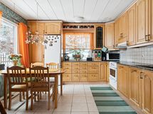 Keittiö ja ruokailutilaa