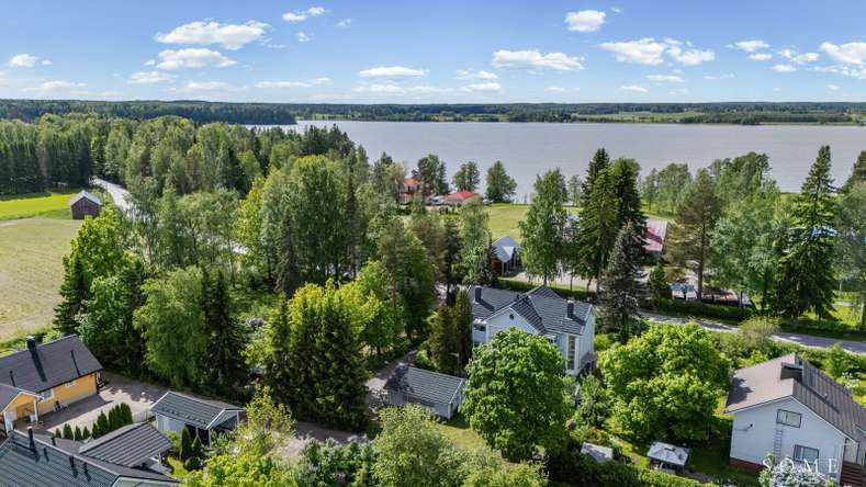 Paritalo, 3h-5h,ph+sauna+wc,eteinen,aulatila,2×parveke,katettu terassi,piha,oma tontti,leikkimökki,kellarikerros:(khh,vh,työtila) n.50m2yj. 3h+k+sauna), 76,5/126,5 m², Tuomala