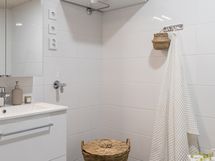 Asunto E32 (2h+kt, 48 m2, 7 krs.) - Kylpyhuone