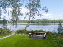 Nuotiopaikka rannassa