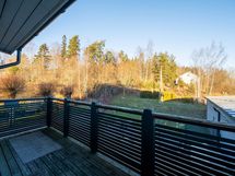 As 2 (5h+k+vh+2kph+s+wc+parveke). Parveke, josta avautuu näkymät suojaisalle sisäpihalle.