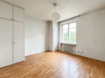 Viidennen kerroksen tehokkaat neliöt ja kolme metriä huonekorkeutta!