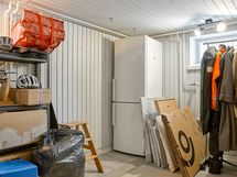 Kellarissa hyvin säilytystilaa.