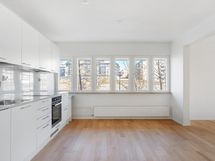 Avokeittiö tyhjänä.