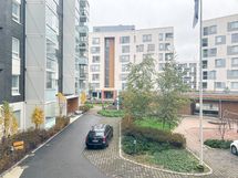 Näkymät etelään sisäpihan suuntaan.