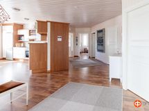 Näkymä eteisen suuntaan