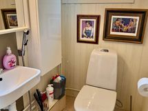 Valoisa Wc ja siellä ikkuna