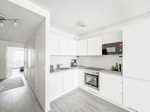 Keittiön varusteisiin kuuluu mm. astianpesukone