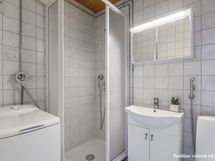 Pyykinpesukone kuuluu kauppaan.