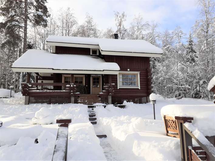 Loma-asunto, Tupakeittiö, 3 h, aula, 2 kuistia, kesäkeittiö, rantasauna, grillikatos, ulkowc/varasto, Airaksela - Näkymä 4