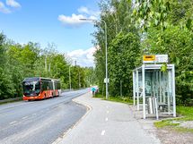 Bussipysäkille kävelee muutamassa minuutissa.