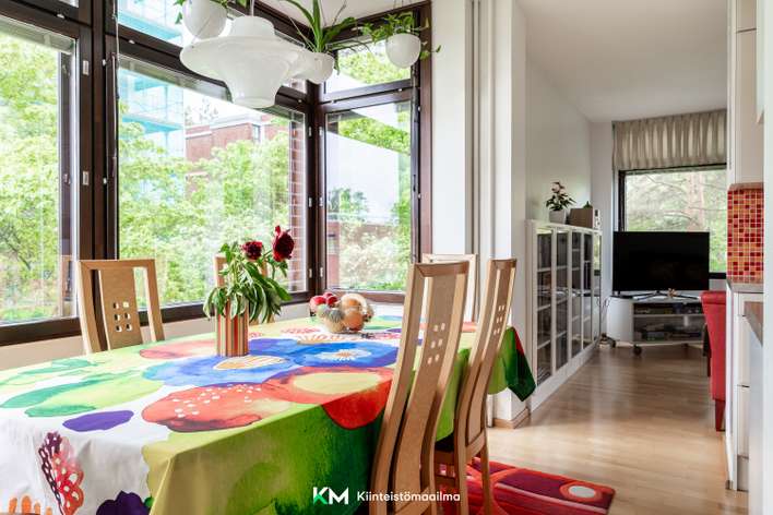 Kerrostalo, 4h, k, kph, s, erill. wc, lasitettu länsiparveke, 88,5 m², Olari, Espoo