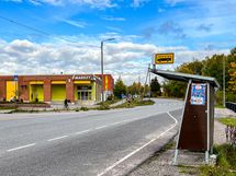 Kävelymatkan päässä ovat lähikaupat sekä hyvät liikuntamahdollisuudet.