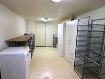 Kodinhoitotila, käynti sisäpihalle