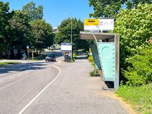 Lähimmälle bussipysäkki on ihan vieressä.
