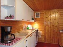 Tuvan yhteyteen on rakennettu keittotila