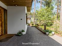 Sisäänkäynti