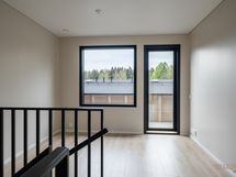 yk aula / huone, käynti parvekkeelle