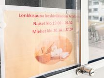 ... lisäksi taloyhtiön sauna lämpeää viikoittain viereisessä rapussa.