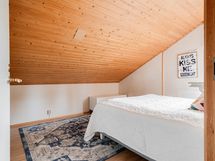 Yläkerran huone