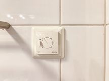 Kylpyhuoneessa on myös lattialämmitys.