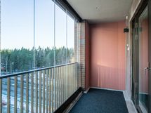 Parveke vastaavan asunnon parvekkeelta 6.kerroksesta
