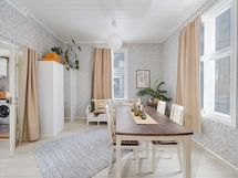 Olohuoneen viereinen huone toimii nyt ruokasalina/ Rummer bredvid vardagsr. fungerar nu som matsal