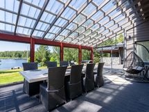 Kesäolohuone eli lasitettu terassi