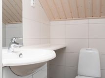 erillinen wc yläkerrassa