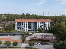 Tyylikäs ja ryhdikäs julkisivu