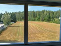 Näkymä yläkerran ikkunasta